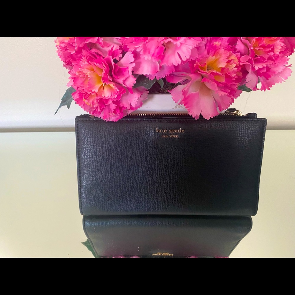 Kate Spade adorable wallet ! Wristlet 🌸 brand new